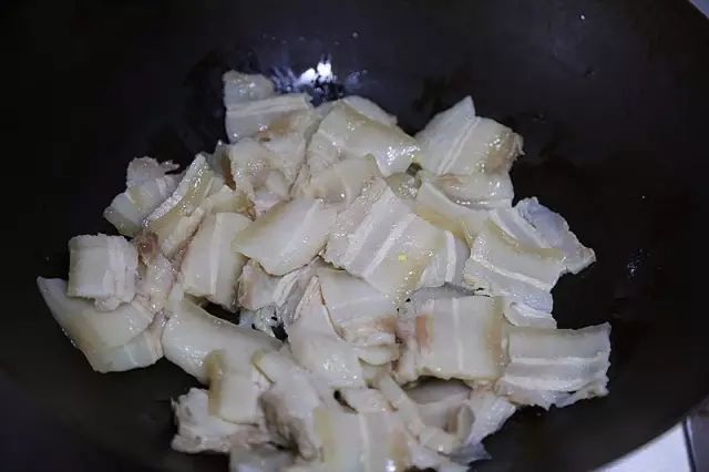 川菜美食回锅肉的家常做法
